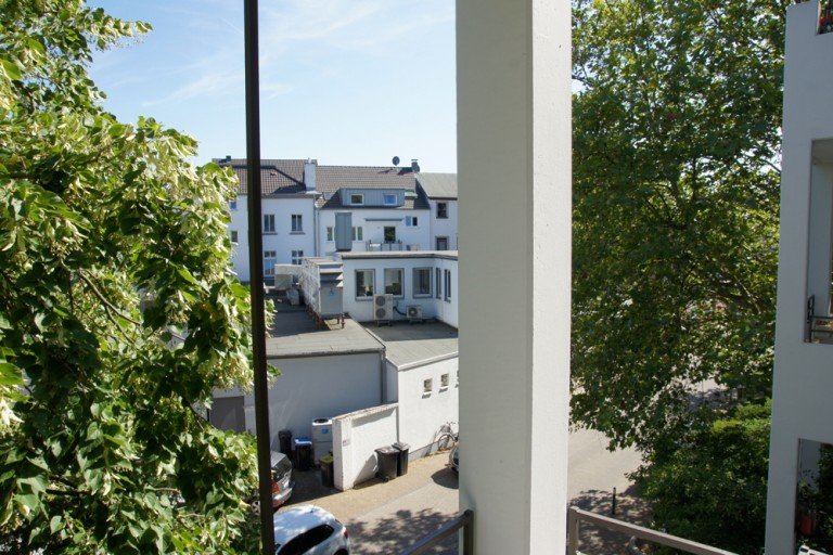 Blick vom Balkon 1 Hilden / Pungshaus Etagenwohnung +++ETW WOHNEN AM MHLENHOF INKL.BALKON, ABSTELLRAUM UND BAD MIT WANNE++++