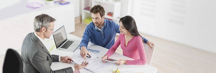 Foto Wir bereiten den Notartermin zur Vertragsbeurkundung vor. Gibt es mehrere Kaufinteressenten, beraten wir Sie bei der Auswahl des Käufers. Sobald Sie sich mit dem Käufer über den Preis geeinigt haben und die Finanzierungszusage des Kreditinstituts eingeht, wird diese sofort durch uns geprüft.<br> Foto Wir bereiten den Notartermin zur Vertragsbeurkundung vor. Gibt es mehrere Kaufinteressenten, beraten wir Sie bei der Auswahl des Käufers. Sobald Sie sich mit dem Käufer über den Preis geeinigt haben und die Finanzierungszusage des Kreditinstituts eingeht, wird diese sofort durch uns geprüft.<br>