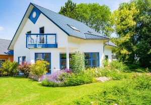 Einfamilienhaus, Garten ,weiss