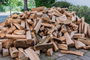 Heizen mit Holz mit einem Kamin