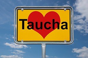 Ortsschild mit Herz Taucha