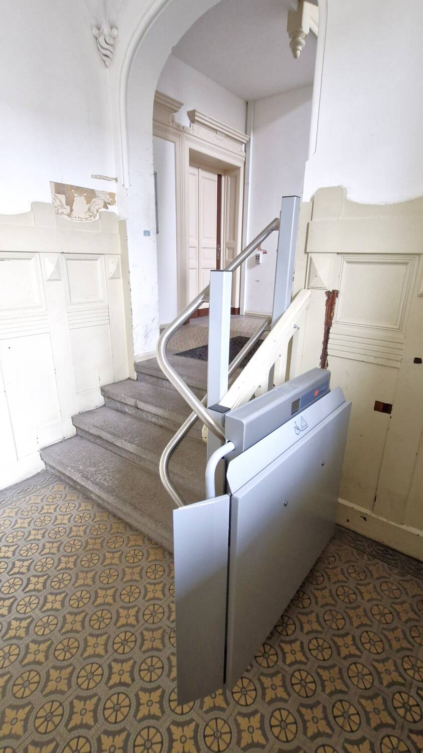 Treppenhaus Treppenlift f. Rollstuhl Erdgeschosswohnung Leipzig