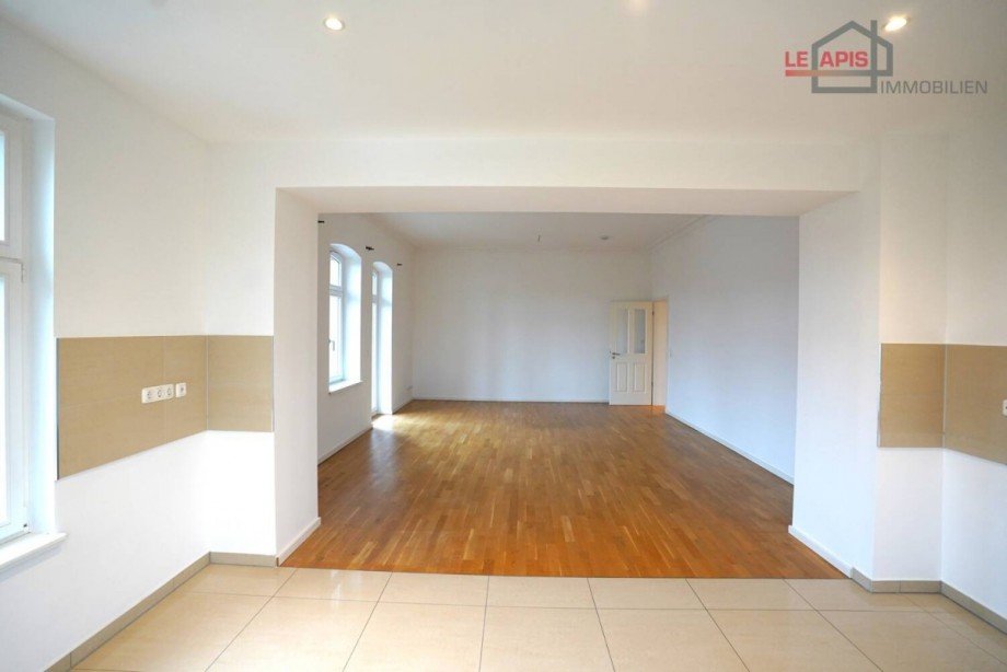 Wohnzimmer m. offener K�che Bild 2 Etagenwohnung Markkleeberg