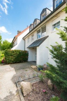 Haus-Eingangsbereich +++ATTRAKTIVE 2-RWG IM 1.OG MIT BALKON, AR U. TAGESLICHTBAD IM BELIEBTEN RTCHEN HOHENHEIDA+++