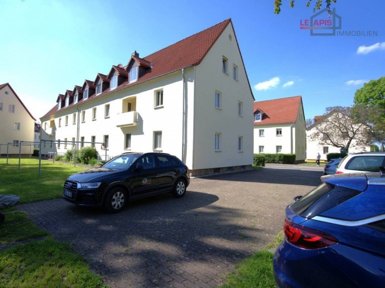 Hausansicht Bild 2 B�hlen Etagenwohnung SCHICKE, HELLE 3,5-RWG M. TAGELICHTBAD, BK U. PKW-STELLPL. IN RUHIGER SOWIE GR�NER LAGE V. B�HLEN