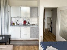 Einbaukche mit Kochmgl. MBLIERTE WOHNUNG DSSELDORF MESSE / FLUGHAFEN, DSSELDORF LOHAUSEN INKL. BALKON U. WLAN