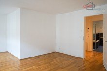 Wohnzimmer Musterbild aus 2.OG +++SCH�NE 3- RWG MIT BALKON, PARKETT U.TAGESLICHTBAD IN LEIPZIG- LINDENAU+++