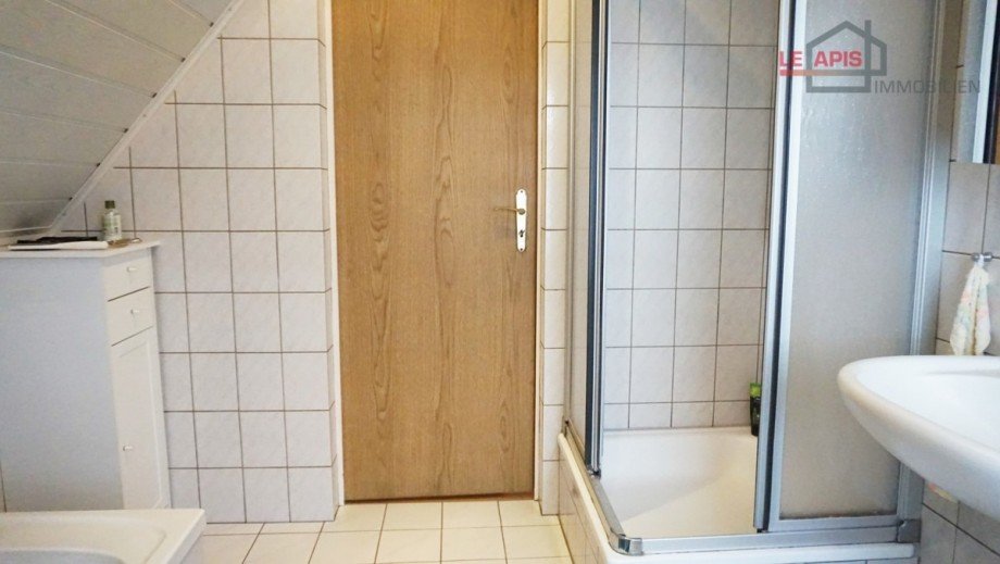 Master-Bad obere Etage 1.OG Bild 2 Doppelhaush�lfte Gro�p�sna