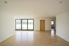 Wohnzimmer +++ATTRAKTIVE, HELLE 3,5-RWG MIT TAGESLICHTBAD INKL. WANNE/ DUSCHE UND DACHTERRASSE IM BELIEBTEN ZWENKAU+++