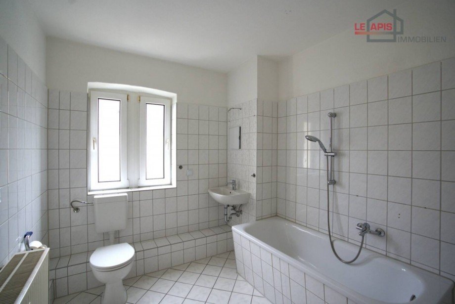 Tageslichtbad Bild 2 Etagenwohnung B�hlen