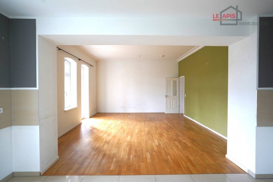 Wohnzimmer mit offener Kche Bild 2 Etagenwohnung Markkleeberg