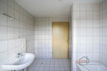 Masterbad +++ATTRAKTIVE, HELLE 3,5-RWG MIT TAGESLICHTBAD INKL. WANNE/ DUSCHE UND DACHTERRASSE IM BELIEBTEN ZWENKAU+++