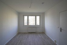 Schlafzimmer +++ATTRAKTIVE, HELLE 2-RWG MIT TAGESLICHTBAD INKL. DUSCHE U. PKW-STELLPL. IM BELIEBTEN ZWENKAU+++