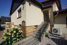 Treppenaufgang zum Hauseingangsbereich +++ EFH IM BUNGALOWSTIL MIT 4 RUMEN IN IDYLLISCHER LAGE V. BAALSDORF INKL. GARAGE U. GARTENBEREICH +++