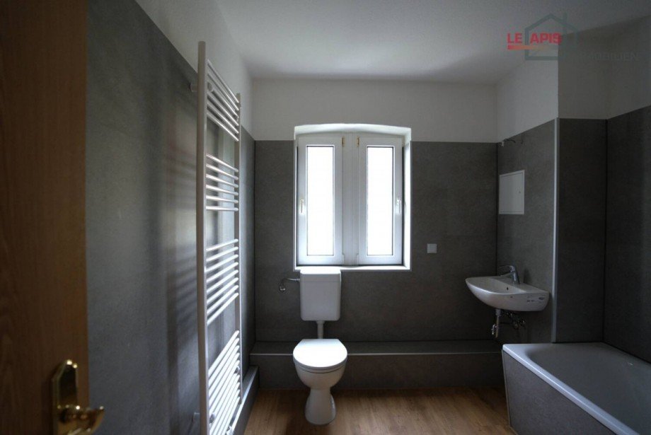 SCHICKE, HELLE 3,5-RWG M. TAGELICHTBAD, BK U. PKW-STELLPL. IN RUHIGER SOWIE GRÜNER LAGE V. BÖHLEN - Photo 2