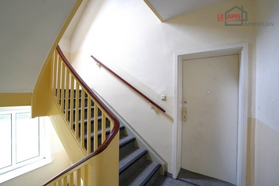 Treppenhaus - Wohnungseingangsbereich Etagenwohnung Bhlen