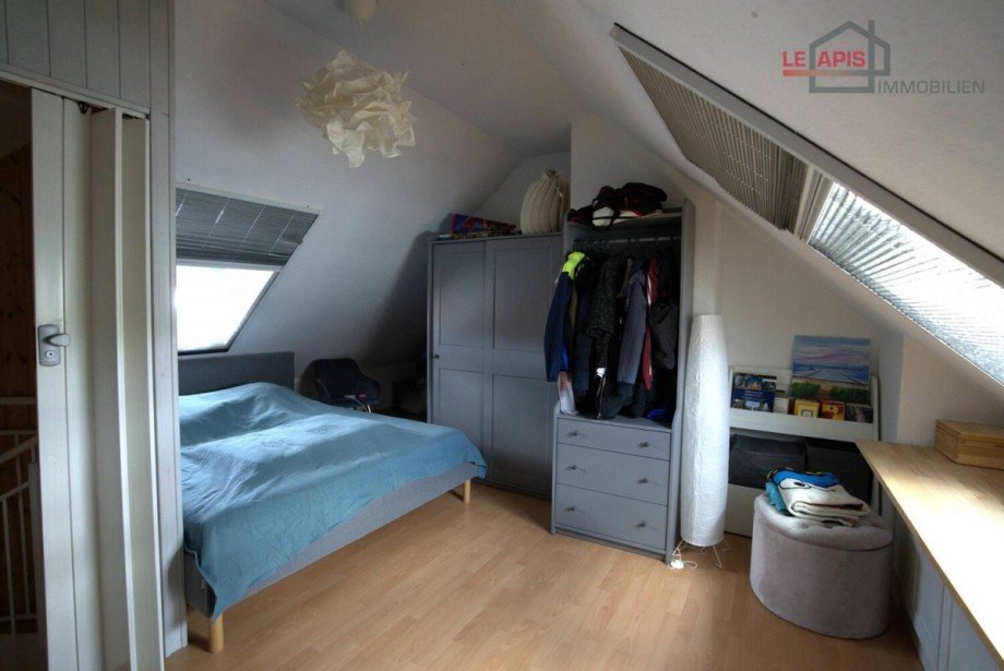 Schlafzimmer obere Ebene m. Zugang innerhalb Whg. u. v. Treppenhaus hinterm Schrank (2. Eingangst�r) Maisonettewohnung Leipzig / Liebertwolkwitz