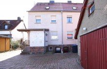 Hausansicht hinten ENTZCKENDES REIHENENDHAUS M. POTENZIAL IN RUHIGER U. BELIEBTER LAGE V. KITZSCHER