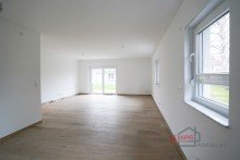 Wohnzimmer Bild 3 +++ ERSTBEZUG! EFH IM BUNGALOWSTIL IN IDYLLISCHER LAGE V. HOLZHAUSEN M. GARAGE U. GR. GARTEN +++