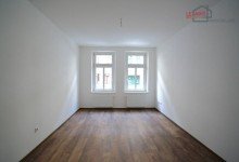 Wohnzimmer ROLLSTUHLFAHRER AUFGEPASST! SCHICKE KOMPLETT RENOVIERTE 2-RWG M. GR. TAGESLICHTBAD U. TREPPENLIFT