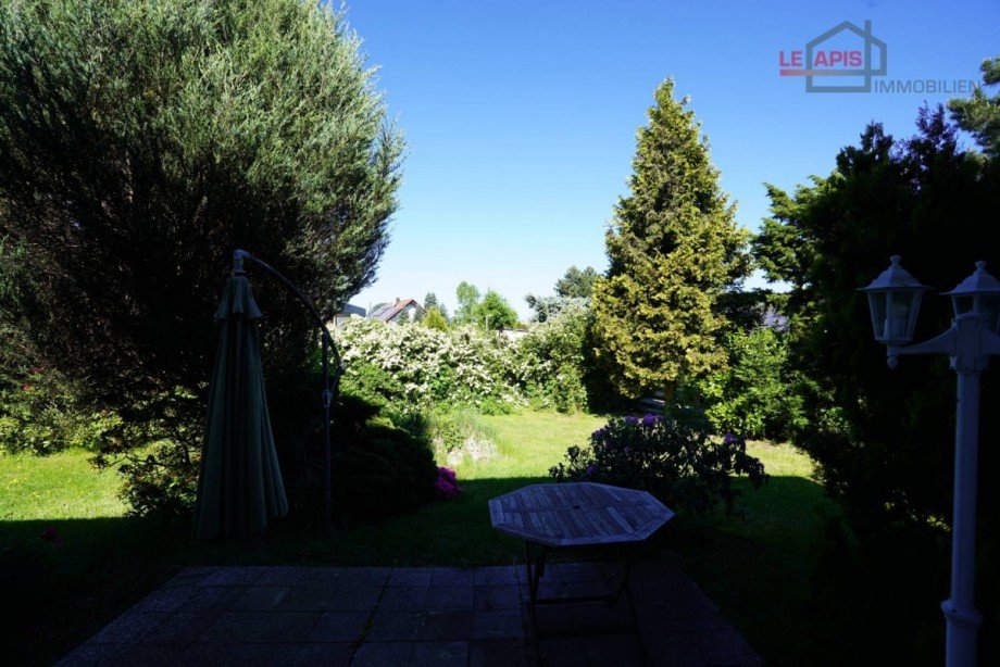 Blick von der Terrasse am Wohnzimmer Bungalow Borsdorf / Panitzsch