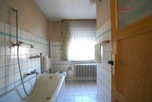 Bad 1.OG Bild 2 ENTZCKENDES REIHENENDHAUS M. POTENZIAL IN RUHIGER U. BELIEBTER LAGE V. KITZSCHER