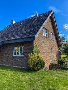 Hausansicht +++Freistehendes Traumhaus auf einzigartigem Grundstck nahe Willich und Osterath - Erholung und Entspannung garantiert+++