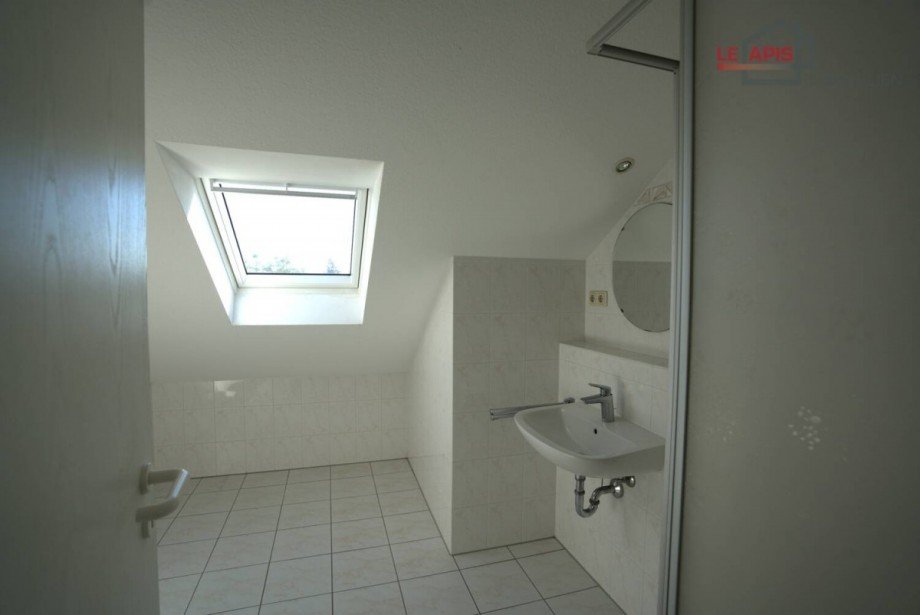 SCHICKE, HELLE DG-1-RWG IN GRÜNER LAGE M. DACHTERRASSE U. TG-STELLPL. IM BELIEBTEN LPZ.-LINDENTHAL - Photo 5