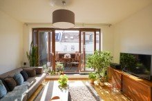 Wohnzimmer +++RUHIG GELEGENE 2-R-DGWG M. GR. BALKON, AR, PARKETT U. TAGESLICHTBAD IM BELIEBTEN GOHLIS+++