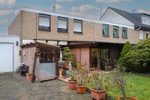 Gartenansicht +++Reihenendhaus mit Ausbaupotential in Benrath - Top-Lage+++