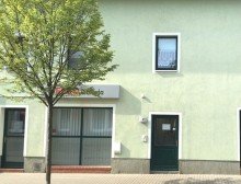 Hausansicht vorn +++ATTRAKTIVE, HELLE 3,5-RWG MIT TAGESLICHTBAD INKL. WANNE/ DUSCHE UND DACHTERRASSE IM BELIEBTEN ZWENKAU+++