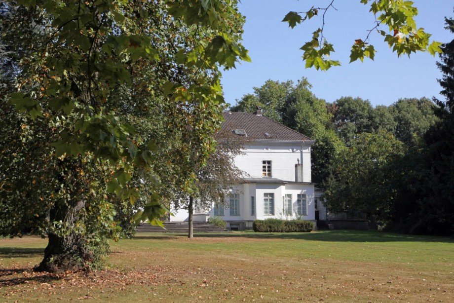 AdobeStock_121931926 Dachgeschosswohnung Dsseldorf