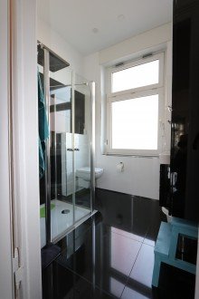 Bad mit bodentiefer Dusche +++SMART (HOME)  WOHNEN- LUXUS PUR IM SCH�NEN SOLINGEN- INKL: EBK, LOGGIA BALKON UND EDLER AUSSTATTUNG+++