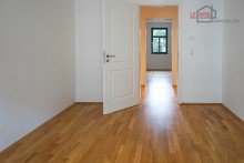 Schlafzimmer Musterbild aus 2.OG +++SCH�NE 3- RWG MIT BALKON, PARKETT U.TAGESLICHTBAD IN LEIPZIG- LINDENAU+++