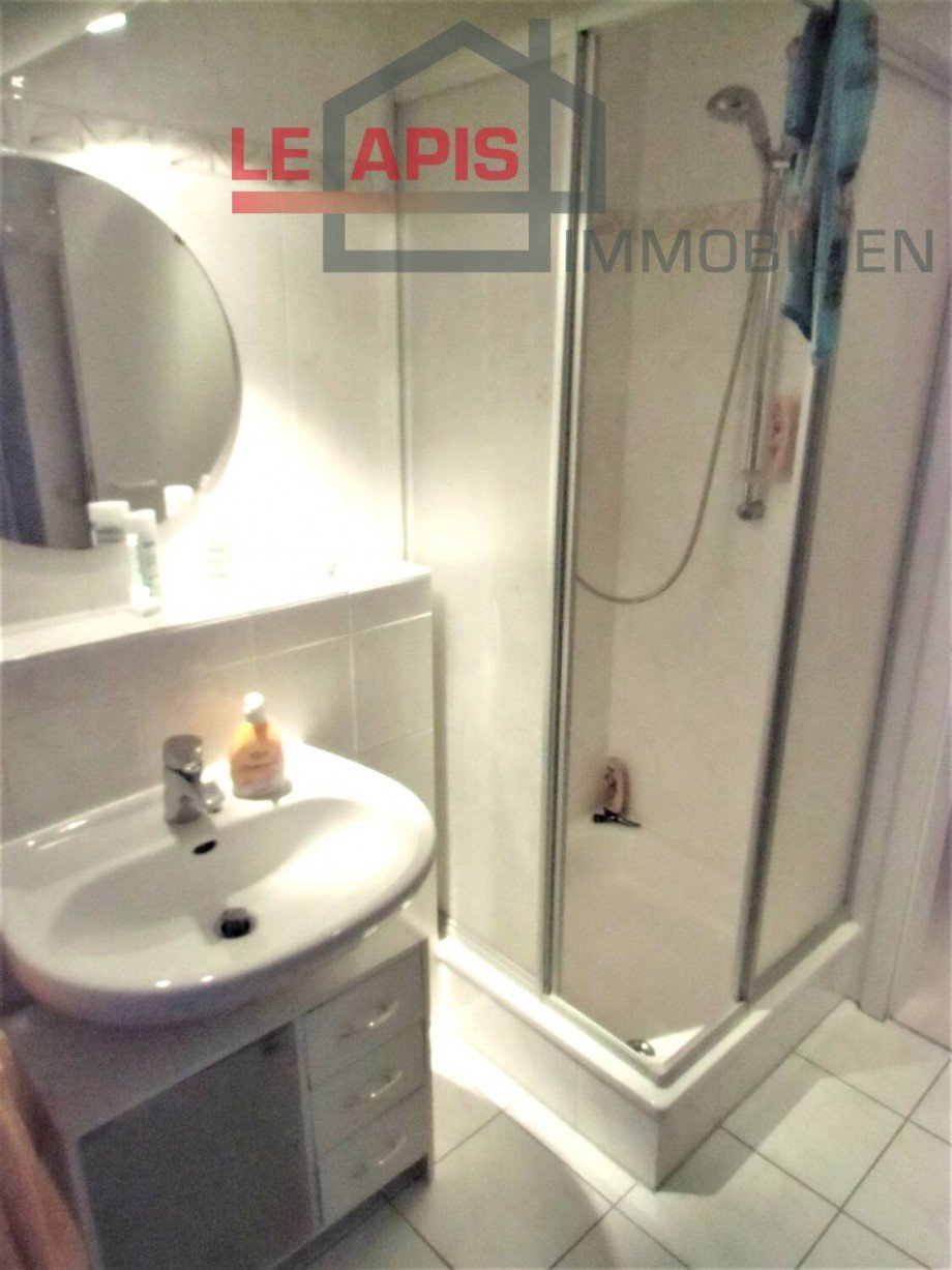 Bad Waschbecken Duschkabine Dachgeschosswohnung Leipzig