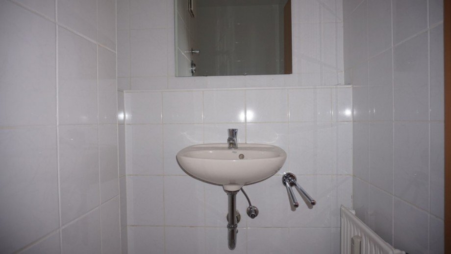 WC mit Handwaschbecken Etagenwohnung Taucha
