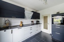 Kche +++4-Raum-ETW mit Altbauflair! Balkon + Pellets-Ofen! Top Lage! Nhe Schloss Benrath!+++