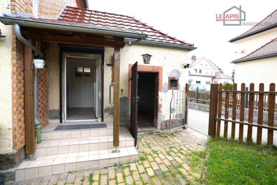 Eingangsbereich hinten u. angrenzender Schuppen Doppelhaushlfte Leipzig