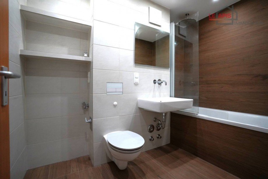 Bad Dachgeschosswohnung Leipzig/ Lausen