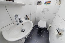 Gste-WC +++4-Raum-ETW mit Altbauflair! Balkon + Pellets-Ofen! Top Lage! Nhe Schloss Benrath!+++