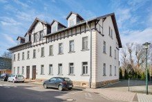 Hausansicht vorn MIT SEEBLICK - HELLE 3-R-DG-WG MIT TAGESLICHTBAD, GSTE-WC UND STELLPLATZ IM BEGEHRTEN MARKKLEEBERG