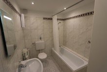 Bad mit Wanne u.Dusche Schne 2 Zimmer ETW mit herrlicher Aussicht im Dachgeschoss 5 Etage
