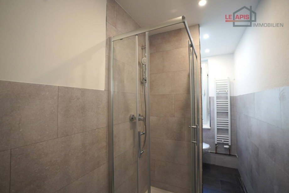 +++ATTRAKTIVE, HELLE 2-RWG MIT TAGESLICHTBAD INKL. DUSCHE U. PKW-STELLPL. IM BELIEBTEN ZWENKAU+++ - Photo 5