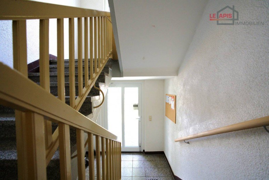 Hauseingangsbereich-Treppenhaus Etagenwohnung Borna