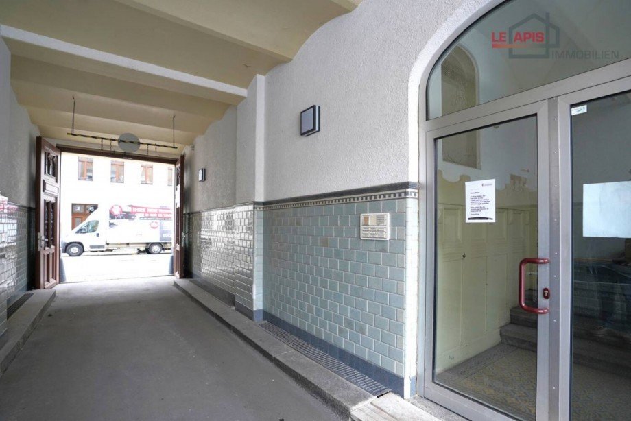 Eingangsbereich Treppenhaus Bild 2 Etagenwohnung Leipzig