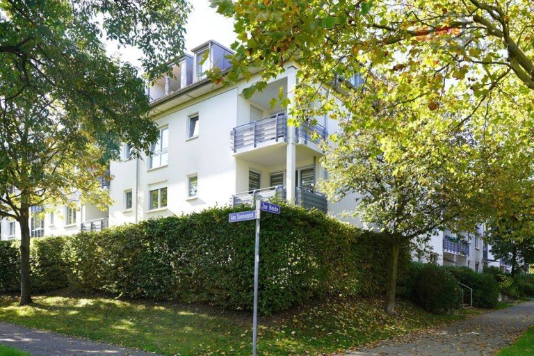 Hausansicht Leipzig/ Lausen Dachgeschosswohnung ENTZ�CKENDE DG-3-RWG M. EBK, BAD, BK U. TG NAHE D. KULKWITZER SEES IN BELIEBTER LAGE V. LPZ.-LAUSEN