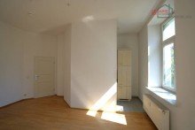 Wohnzimmer m. halboffener K�che Bild 3 SCHICKE, UNVERMIETETE 3-RWG MIT PARKETT U. EBK (WG-GEEIGNET) IN DER BELIEBTEN LEIPZIGER S�DVORSTADT