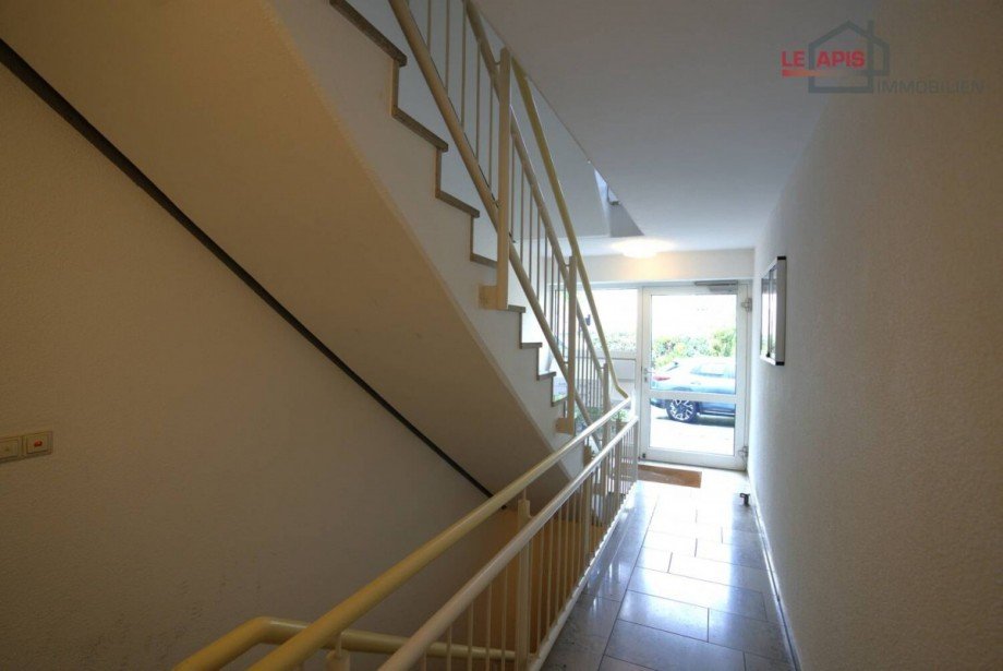 Treppenhaus-Eingangsbereich Bild 2 Etagenwohnung Leipzig
