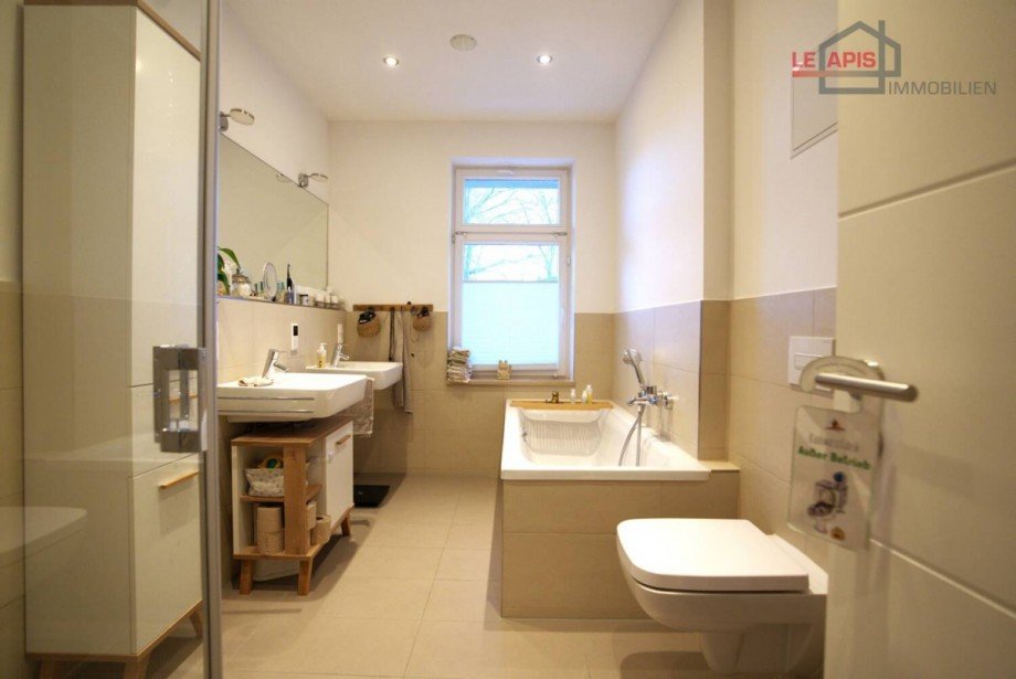 Tageslichtbad m. Wanne u. Dusche Erdgeschosswohnung Leipzig