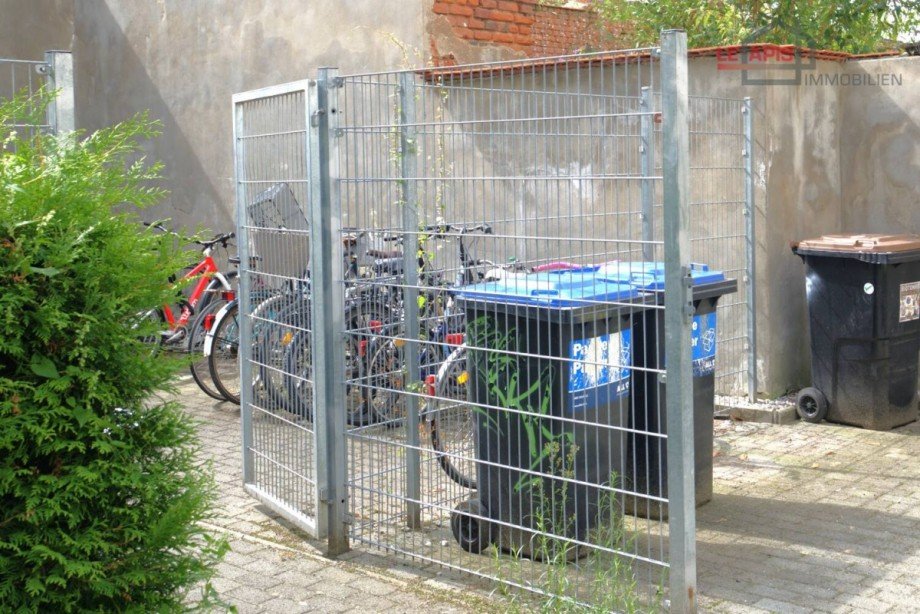M�lltonnen u. Fahrradabstellm�glichkeit Etagenwohnung Leipzig